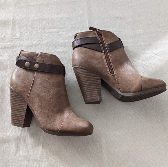 Shoes - Tan Buckle Block Heel Bootie Gail22